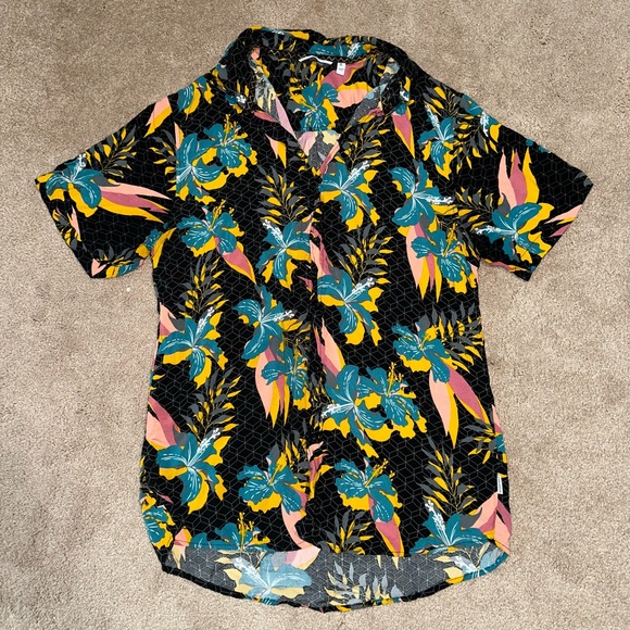 Departwest from Buckle Hawaiian Floral Short Sleeve Button Up Shirt - Picture 2 of 5